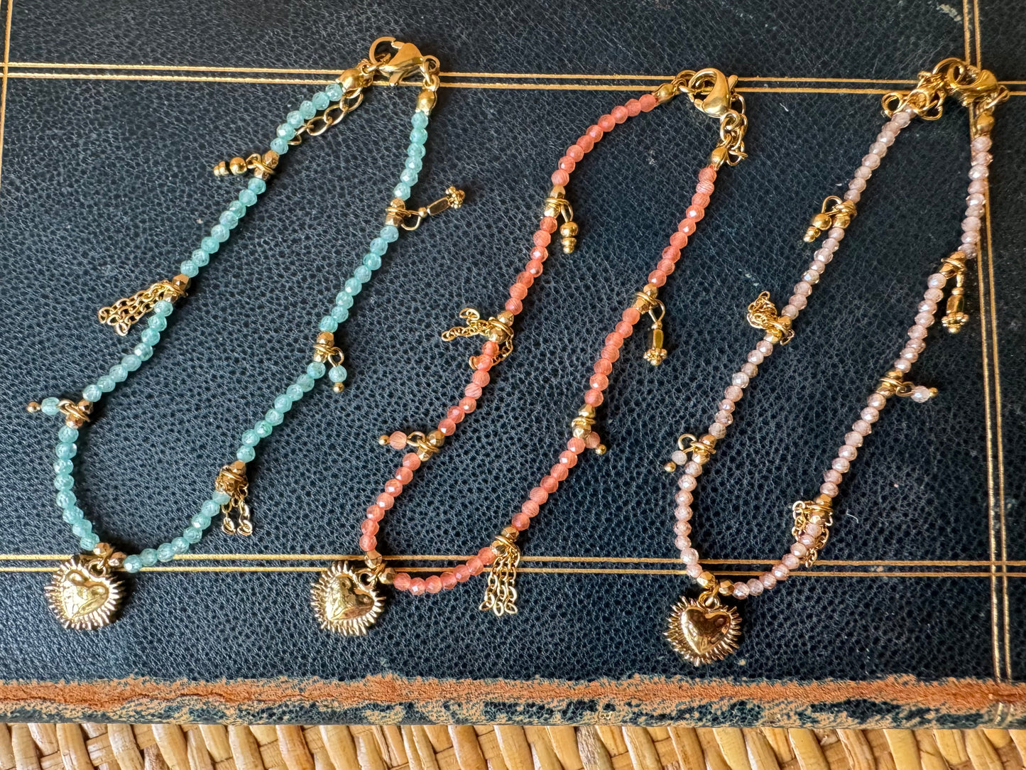 Bracciali pietrine e cuore sacro