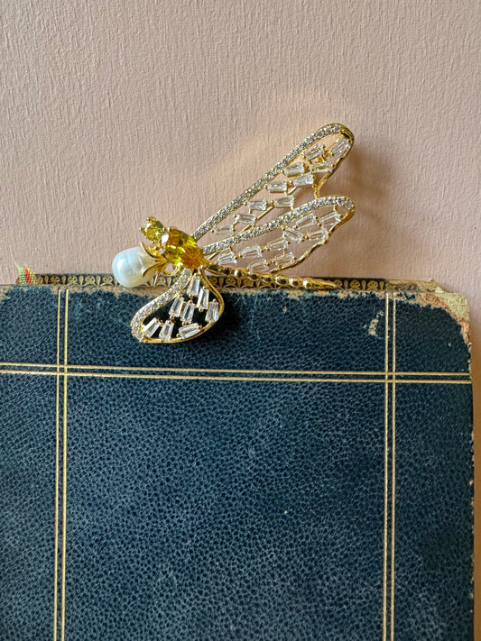 Spilla libellula con perla