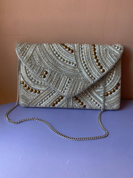 Pochette perline e paillettes bianco rame/argento