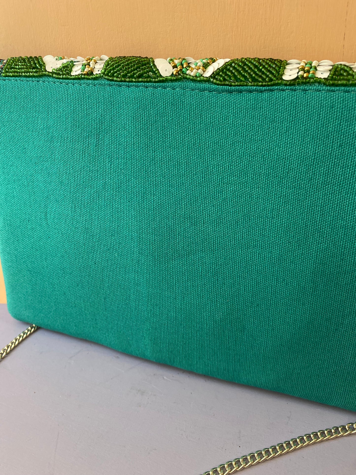 Pochette perline e paillettes verde