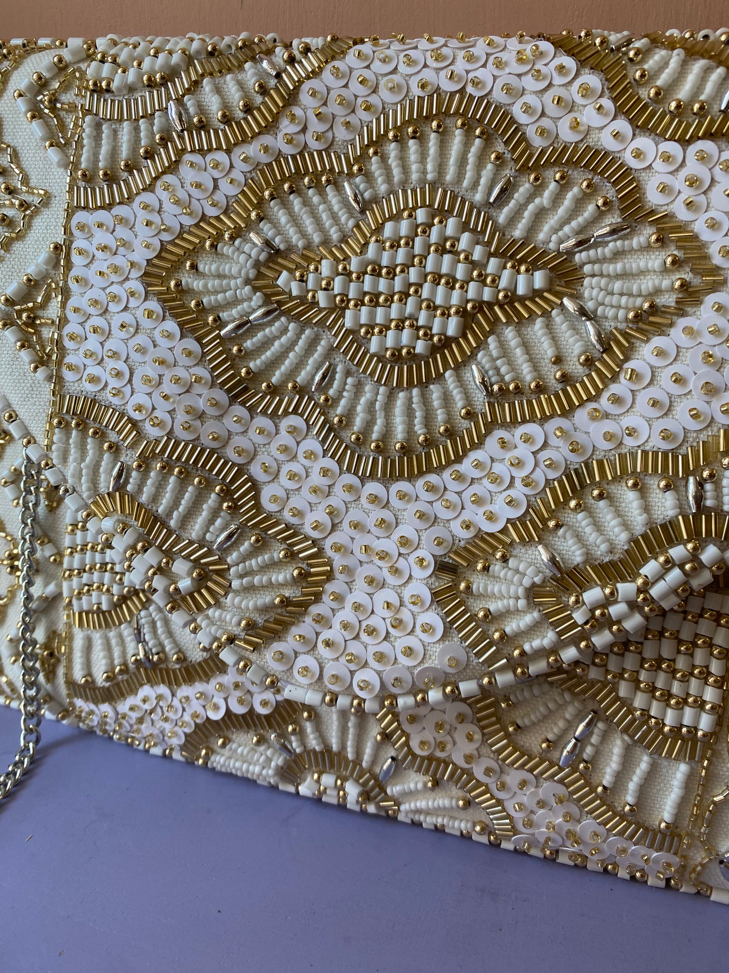 Pochette perline e paillettes bianco/oro