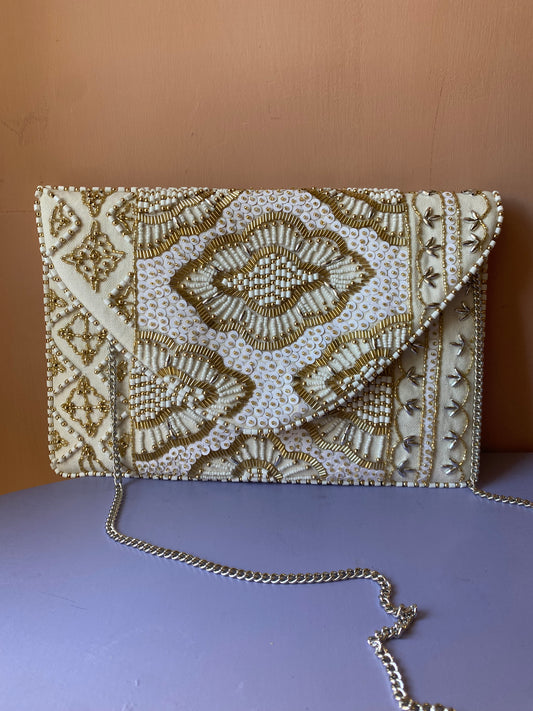 Pochette perline e paillettes bianco/oro